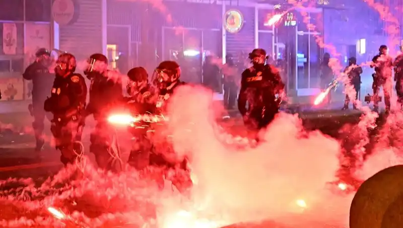 Los Angeles'taki Protestolar Tüm ABD'yi Sarsıyor: İsyan Caddeleriyle Dolu!