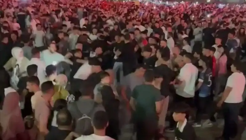 Konserde Bıçaklı Kavga: Üç Kişi Yaralandı, Olayın Detayları Belli Oldu