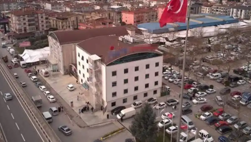 Özel Hastaneye Deprem Mührü: "Perde Betonları Kestiler" İddiası Ne Anlama Geliyor?