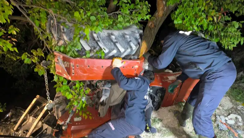 Kontrolden Çıkan Traktör Devrildi: Sürücü Feci Şekilde Hayatını Kaybetti