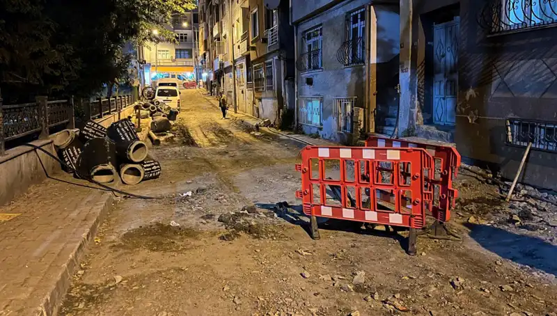 Bayrampaşa'da Altyapı Çalışması Esnasında Rögar Kapağı Patladı: Olayın Sebepleri ve Sonuçları