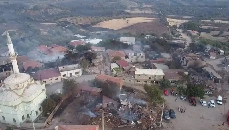Çanakkale'nin Yeşil Alanları Alevlere Teslim! Yangın Havadan Görüntülendi