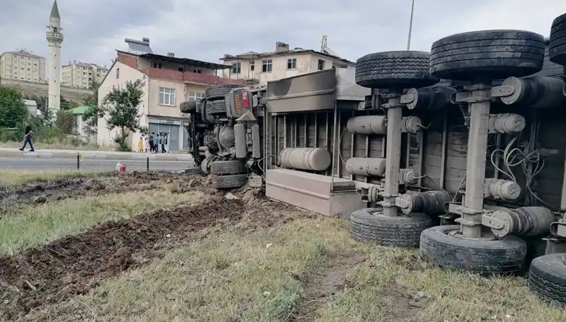 Freni Boşalan TIR, Erzurum’da Batan Dehşeti Gözler Önüne Serdi