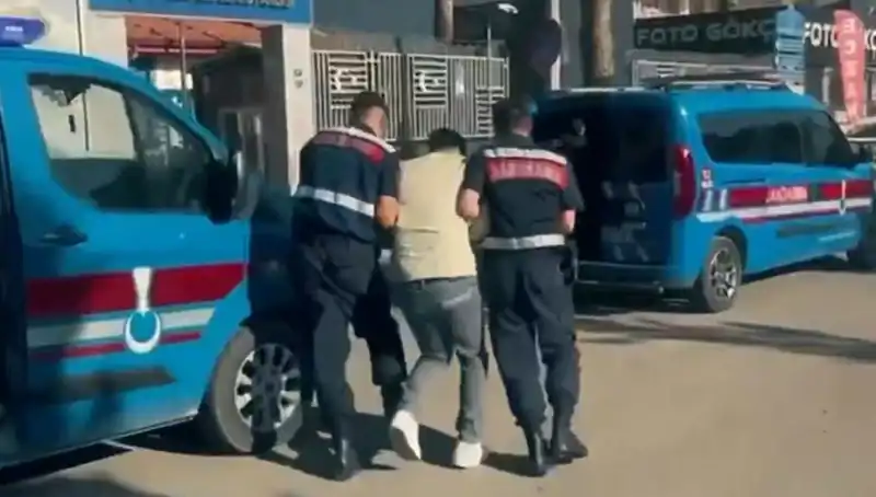 Türkiye Genelinde 10 İlde Suç Örgütlerine Dev Operasyon: 74 Gözaltı