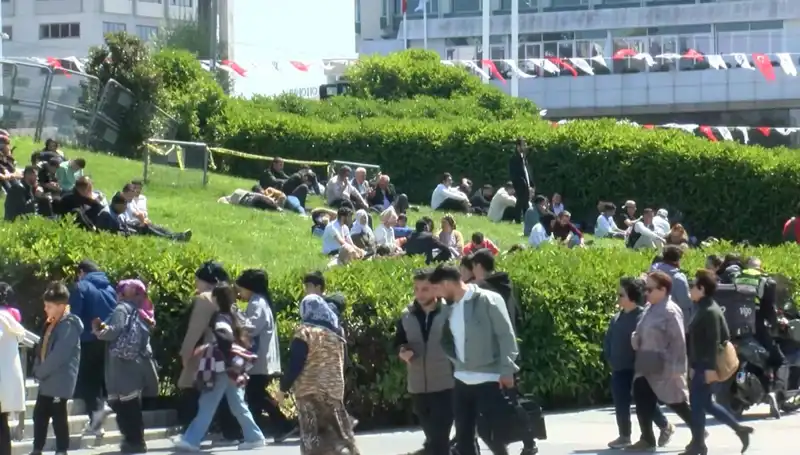 Taksim'de Beklenen Deprem Yoğunluğu Çağrıları Artıyor