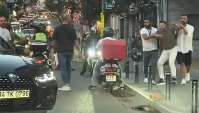 Nişantaşı’nda Yol Verme Kavgası: Sopayla Kadın Saldırısına Şahit Olun!