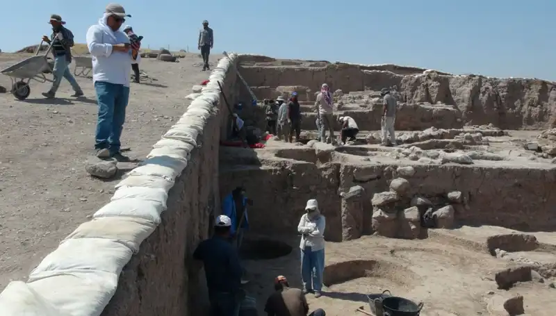 Kilis'teki Oylum Höyük’te Sıcak Havaya Rağmen Kazı Çalışmaları Hız Kesmeden Devam Ediyor