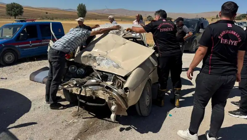 Kahramanmaraş'ta Korkunç Kaza: Kamyonet ve Otomobil Çarpıştı
