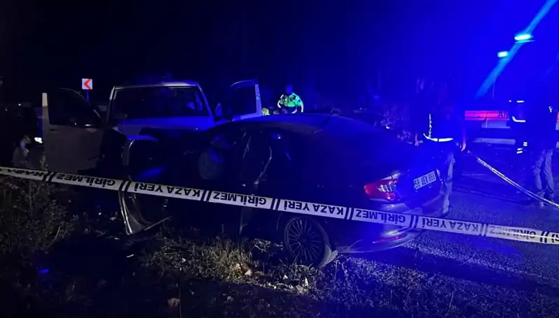Trafik Faciası: Minibüs Ters Şeritte Dehşet Saçtı, 1 Ölü 8 Yaralı