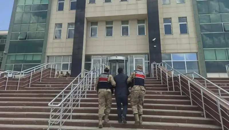 Hapis Cezasıyla Aranan Şahıs, Gizlendiği Yerde Polis Tarafından Yakalandı