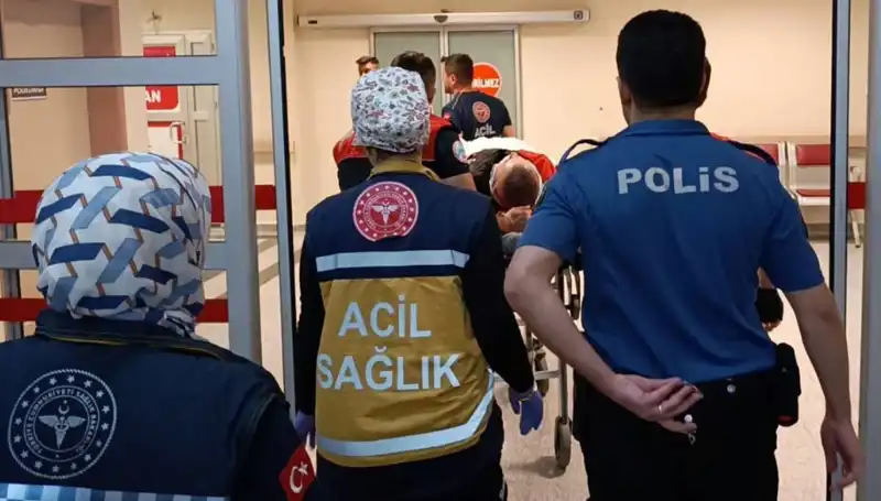Dikkatsizlik Kazaya Neden Oldu: İki Yaralı Polis Ekipleri Olay Yerinde!