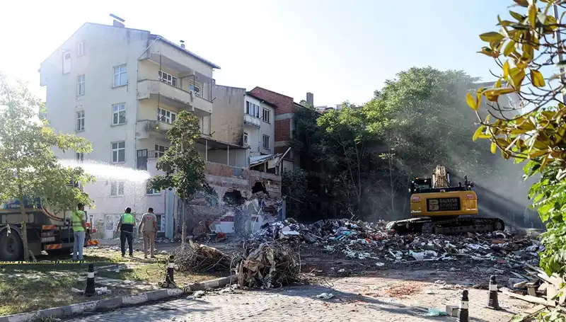 Sındırgı'da Deprem Sonrası Artçılar Hastane Yollarını Doldurdu