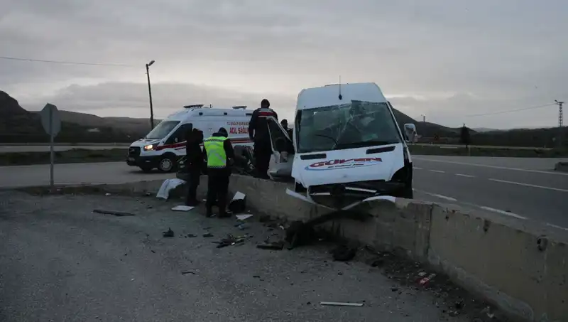 İşçi Servisi İstinat Duvarına Çarptı: Olay Yerinden İlk Bilgiler