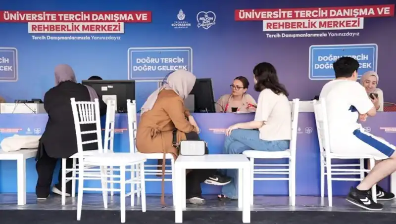 İstanbul'da Eğitim Heyecanı: İBB Tercih Danışma ve Rehberlik Merkezleri Açıldı