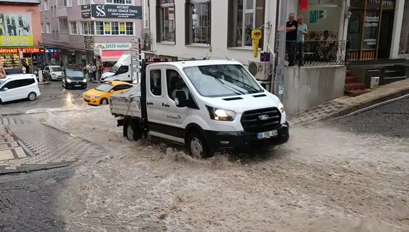 : 10 Dakikada Kıyamet Gibi: Şehirde Sağanak Su Baskınları