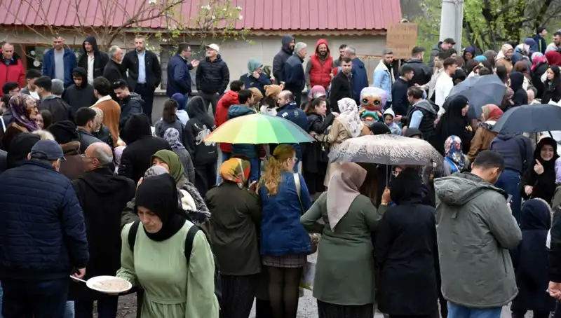 Bir Asırlık Geleneğin Yaşatıldığı Bayramda 12 Bin Kişi Bir Araya Geldi
