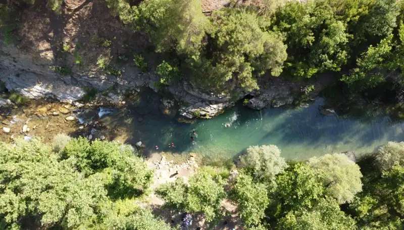 Adana'da Sıcak Havalarda Nem Bunalttı, Yaylacılar Suyun Serinliğinde Ferahlıyor