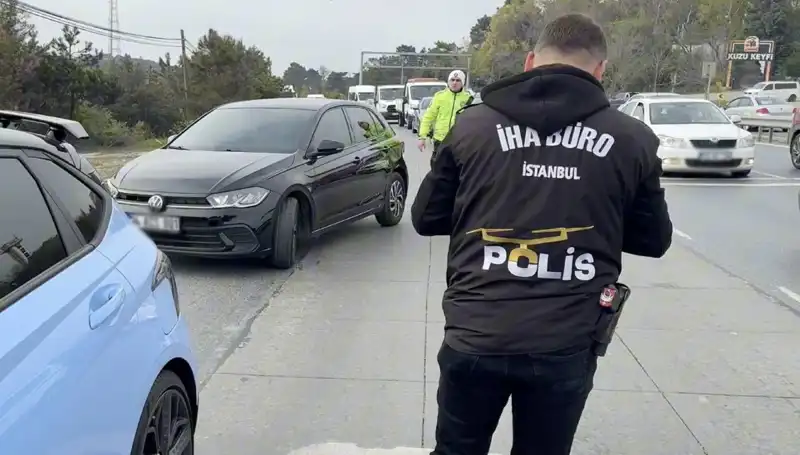 Emniyet Şeridini İhlal Eden Sürücü Suçunu Olay Yerinde Buldu