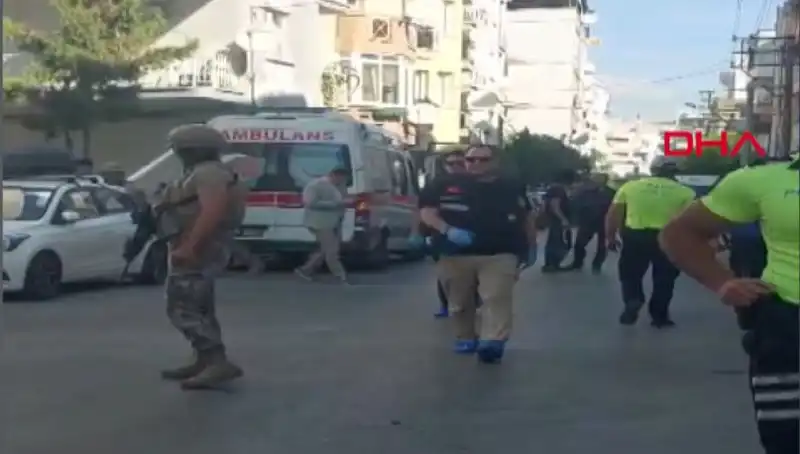 İzmir'de Silahlı Saldırı: İki Polis Şehit Oldu, Bir Kişi Yaralandı