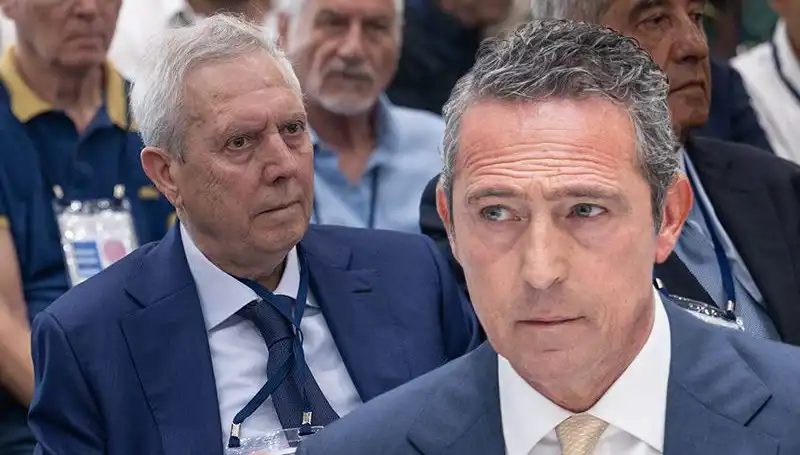 Fenerbahçe Divan Kurulu'nda Azar Yıldırım'ın Adaylık Açıklaması Gerginliği Zirve Yaptı