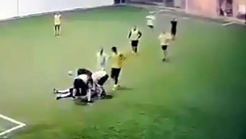 Adana'da Halı Sahada Yaşanan Trajik Olay: 3 Çocuk Babası Hayatını Kaybetti