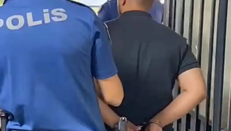 İzmir’de Polis Memurları Hedef Alındı: Saldırgan Tutuklandı