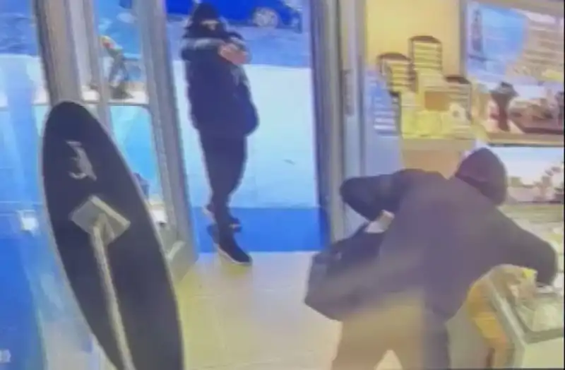 Ümraniye'de Maskeli Soygun Girişimi: Şok Yaşatan Anlar