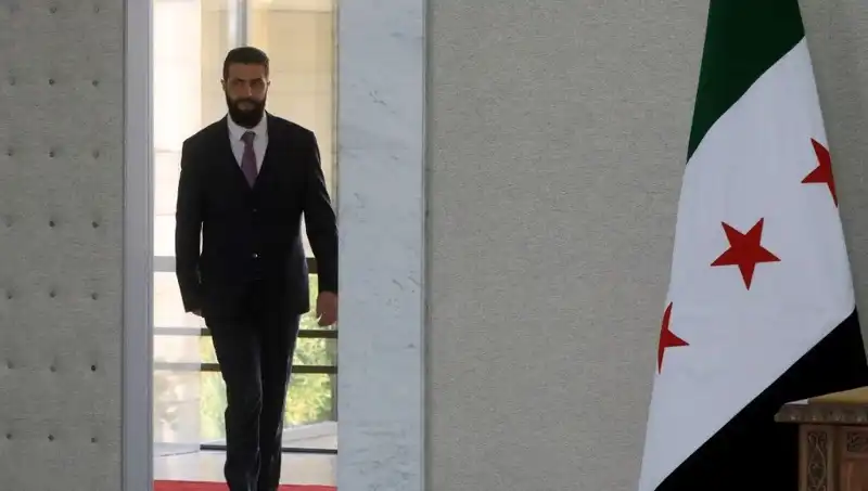 Paris'te Şara-Macron Zirvesi: Fransa'nın Yeni Suriye Vizyonuyla İlgili Önemli Hamle