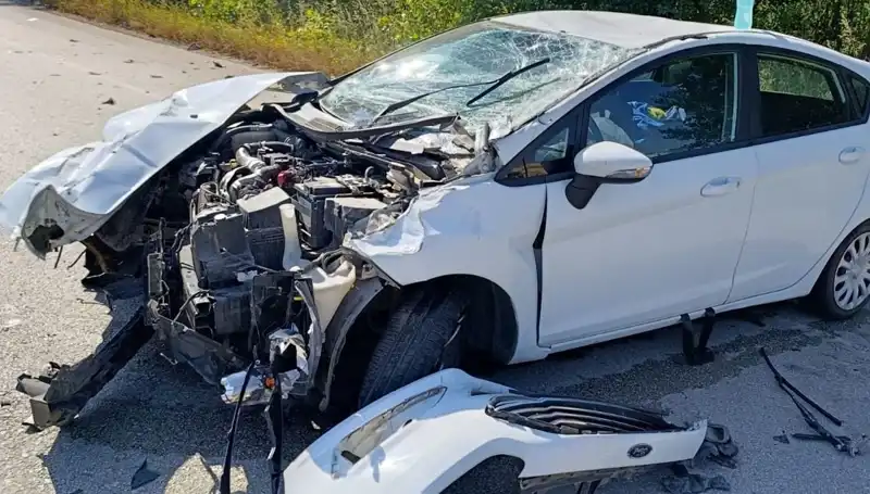 Çanakkale'de Feci Trafik Kazası: İki Kişi Yaralandı, Gözaltı Var!