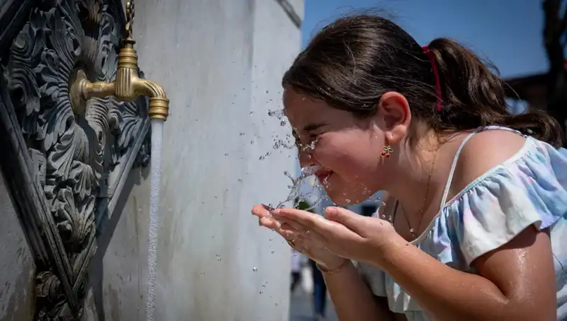 Türkiye'de 16 Şehirde Sıcaklık Rekoru: 40 Dereceyi Aştı!