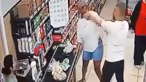 Markette Düşük Fiyat Krizi: Çocuğunun Önünde Kadına Saldırdı