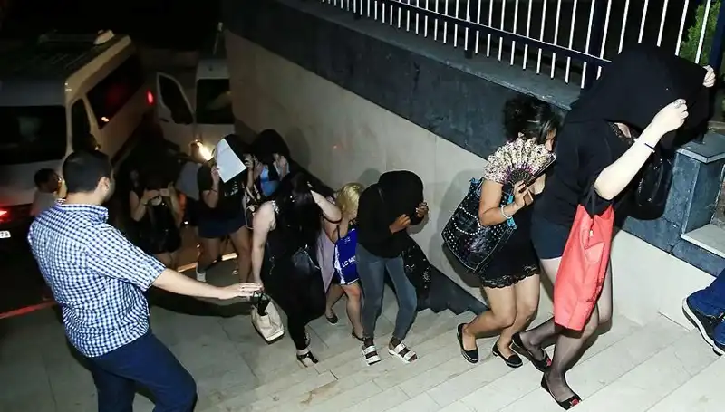 Düzce'de Fuhuş Operasyonunda 5 Zanlı Yakalandı: Olayın Detayları!
