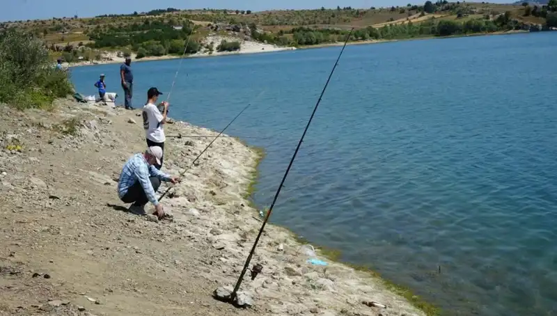Kafesler Patladı: Baraja Koşan Aileler Heyecan İçinde!