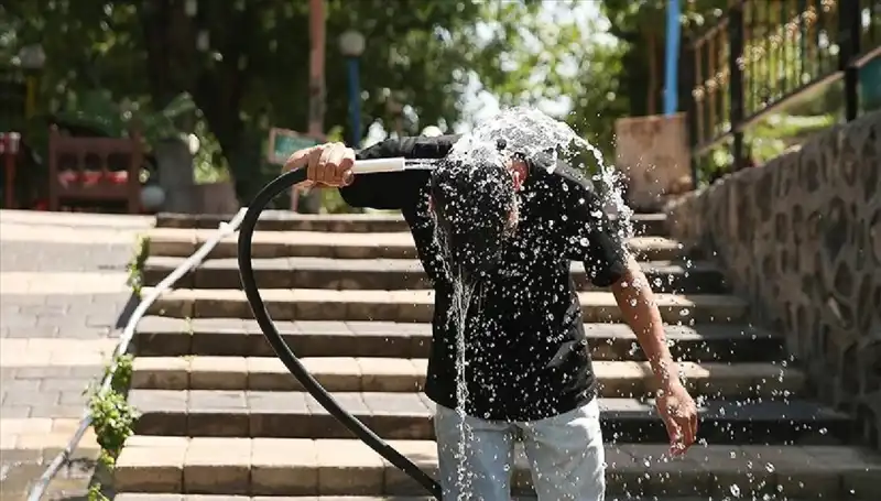 Hafta Sonu Sıcaklık Rekorları Kırılıyor, Dışarı Çıkmadan Duramayacaksınız!
