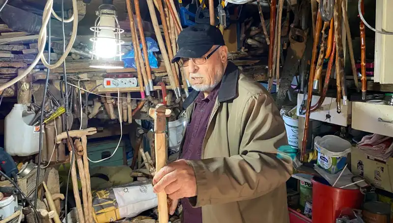 Evinin Odunluğunu Atölyeye Dönüştüren Yaratıcı Kadın: Doğadan Gelen Sanat