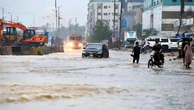 Pakistan'da Muson Yağmurları Felaketi: Can Kayıpları Artıyor!