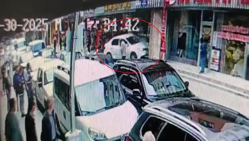 Alkollü Sürücü, Mağazaya Dalarak Çocukları Tehlikeye Sürükledi
